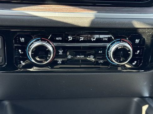 New 2026 GMC Sierra 3500 SLT w/ SLT Premium Package image 19