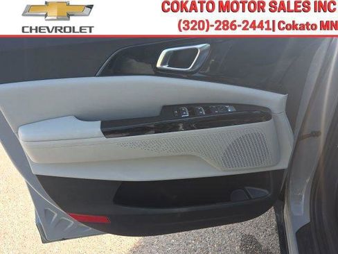 Used 2024 Kia Carnival EX FWD image 27