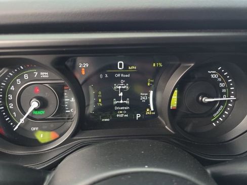 Used 2025 Jeep Wrangler Unlimited Sahara image 13