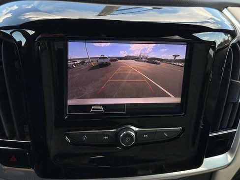 Used 2022 Chevrolet Traverse LS image 25