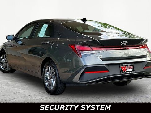 Used 2024 Hyundai Elantra SEL FWD image 4