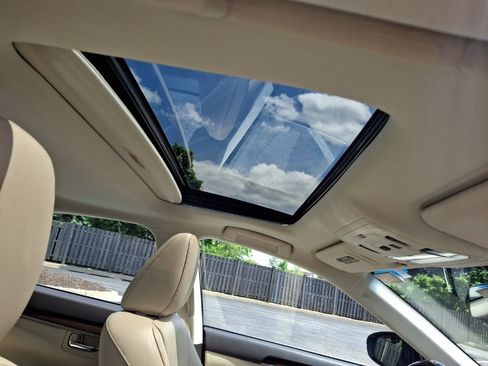 Used 2016 Lexus ES 350 w/ Luxury Package w/Wood Trim FWD image 5