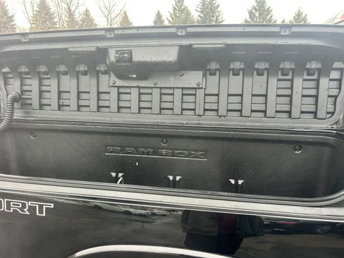 Used 2022 RAM 1500 Laramie AWD/4WD image 15