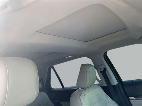 Certified 2018 Ford Explorer Platinum AWD/4WD image 13