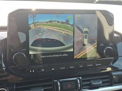 Used 2024 Nissan Pathfinder Platinum image 19