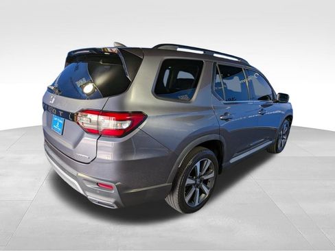 Certified 2024 Honda Pilot Touring image 4