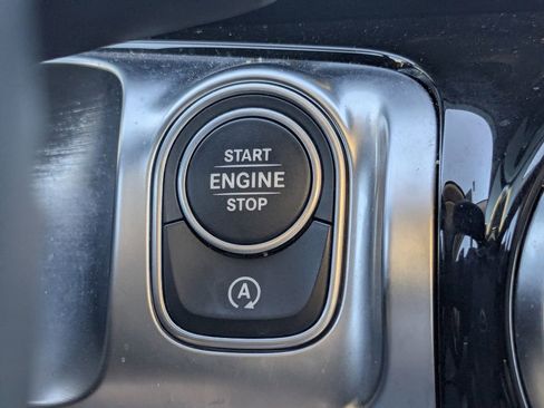 Certified 2021 Mercedes-Benz GLB 250 4MATIC w/ Premium Package image 15