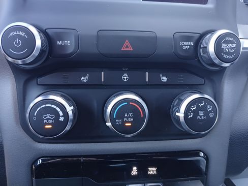 Used 2023 RAM 1500 Big Horn AWD/4WD image 18