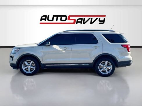Used 2018 Ford Explorer XLT w/ Equipment Group 201A FWD image 4