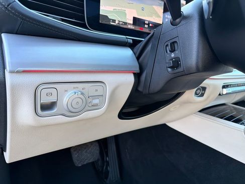 Used 2025 Mercedes-Benz GLS 450 4MATIC image 19