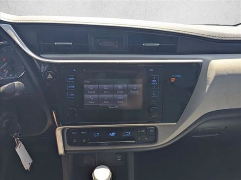 Used 2018 Toyota Corolla LE FWD image 10