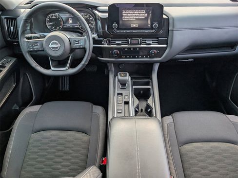 Certified 2024 Nissan Pathfinder SV image 9