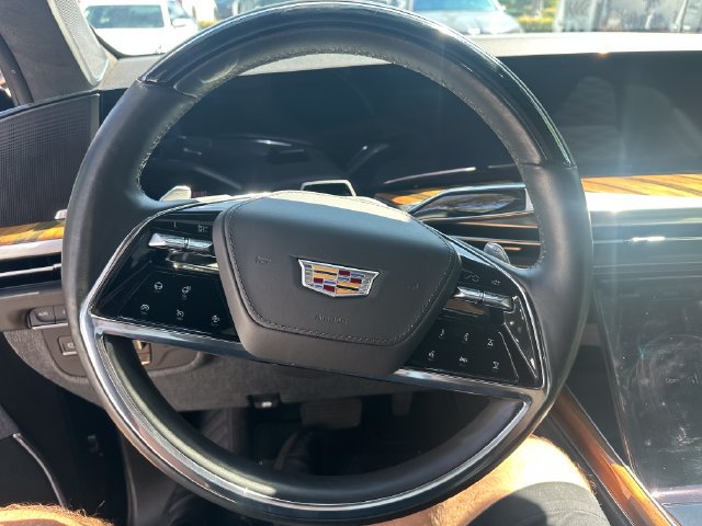 Certified 2025 Cadillac Escalade ESV Sport Platinum AWD/4WD image 14