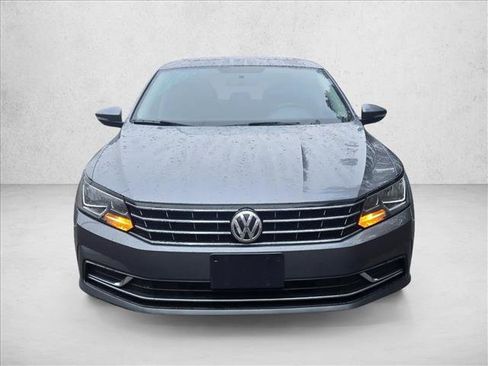 Used 2017 Volkswagen Passat 1.8T SE image 2