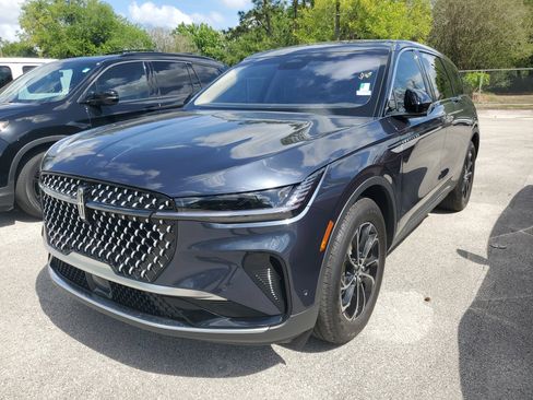 Used 2024 Lincoln Nautilus Premier w/ Equipment Group 102A image 3