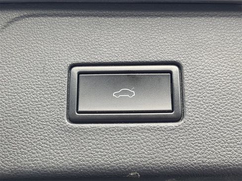 Used 2019 Volkswagen Atlas SE w/ Towing Package image 10