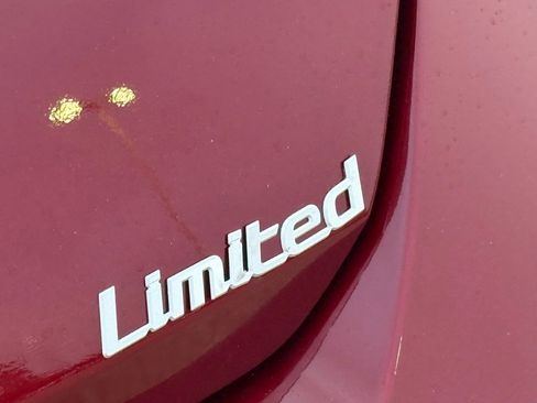 Used 2025 Hyundai Elantra Limited FWD image 11