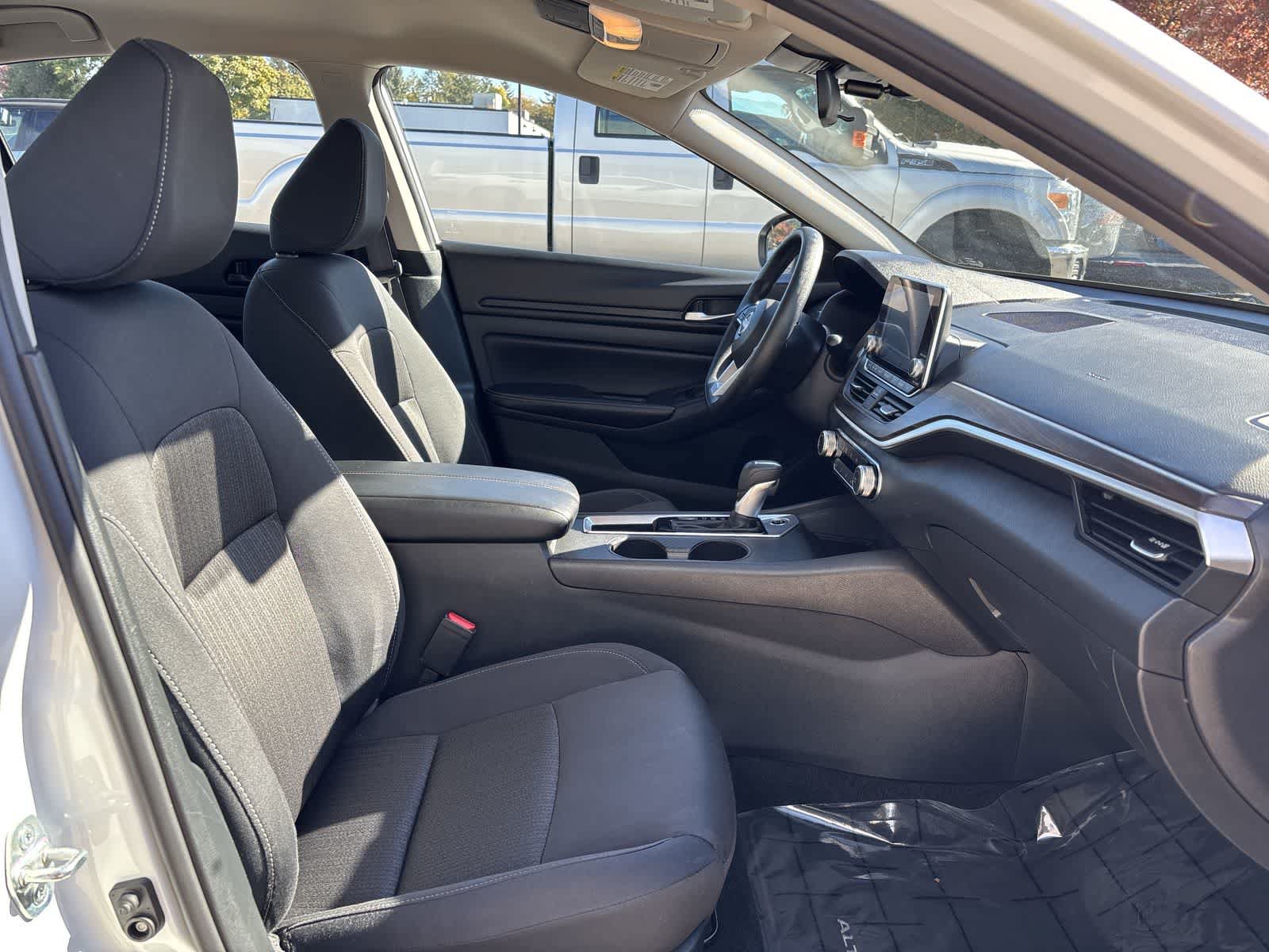 Used 2025 Nissan Altima 2.5 SV FWD image 6