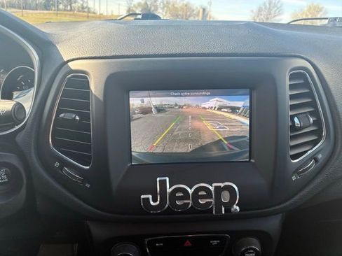 Used 2019 Jeep Compass Latitude FWD image 13