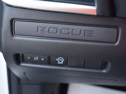 Used 2026 Nissan Rogue S FWD image 39