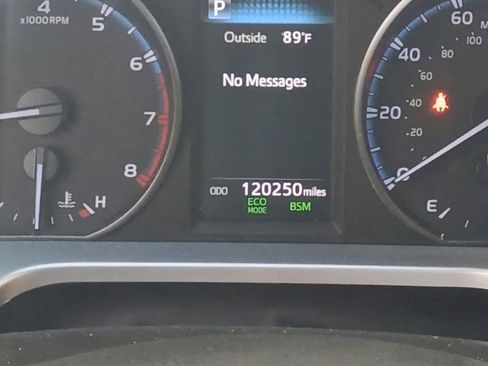 Used 2018 Toyota RAV4 XLE FWD image 23