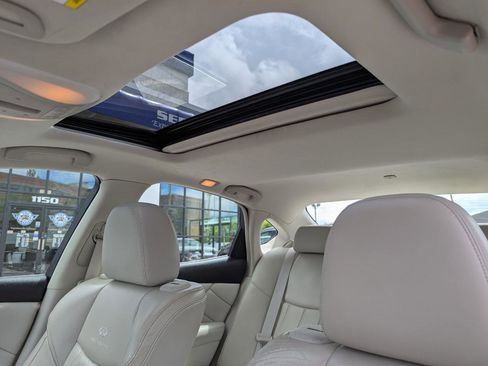 Used 2011 INFINITI M37 x w/ Deluxe Touring Pkg AWD/4WD image 32