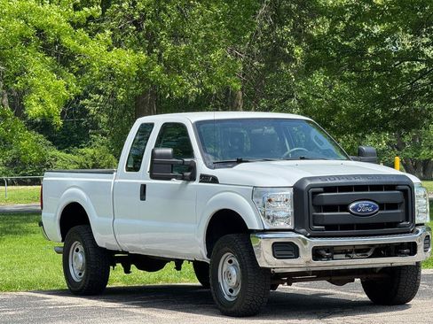 Used 2014 Ford F250 XL w/ Power Equipment Group AWD/4WD image 2