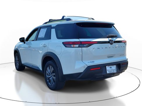 Certified 2022 Nissan Pathfinder SV image 3