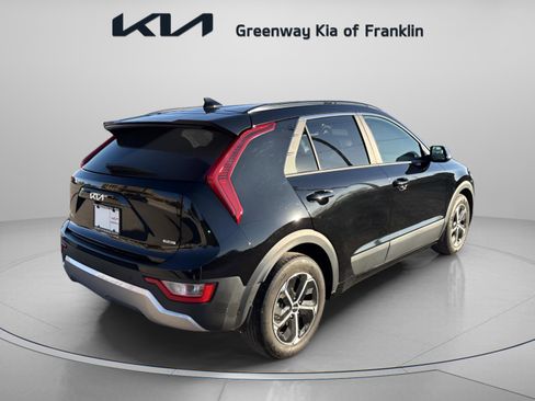 Used 2024 Kia Niro EX w/ EX Cold Weather Package image 7