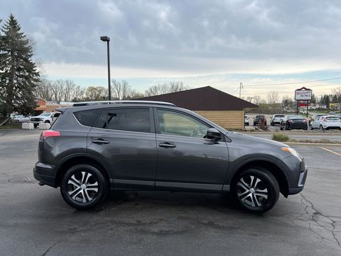 Used 2016 Toyota RAV4 LE AWD/4WD image 9