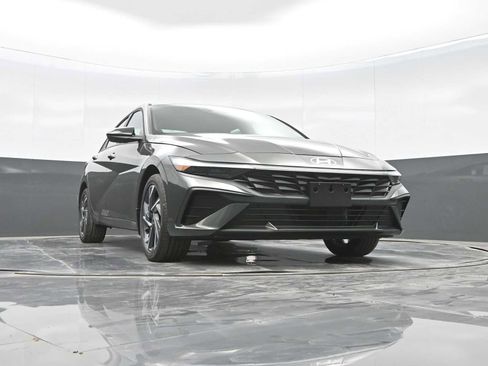 New 2025 Hyundai Elantra SEL image 31