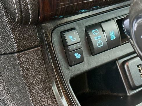 Used 2015 Chevrolet Traverse LT w/ Style and Technology Package FWD image 19
