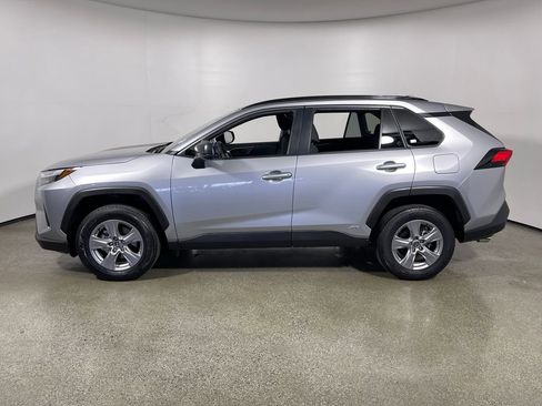 Certified 2025 Toyota RAV4 LE AWD/4WD image 6