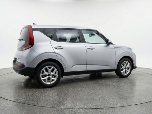 Used 2025 Kia Soul LX w/ LX Technology Package FWD image 9