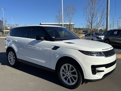 Used 2023 Land Rover Range Rover Sport SE image 2
