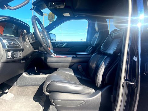 Used 2021 Lincoln Navigator Reserve image 12