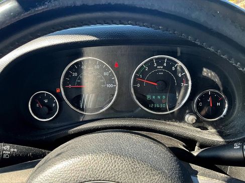 Used 2013 Jeep Wrangler Unlimited Sahara image 19