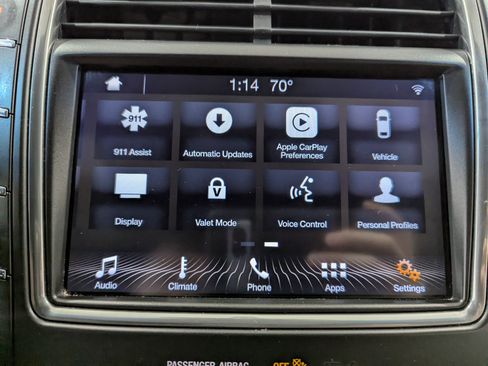 Used 2019 Lincoln Nautilus Premier AWD/4WD image 24
