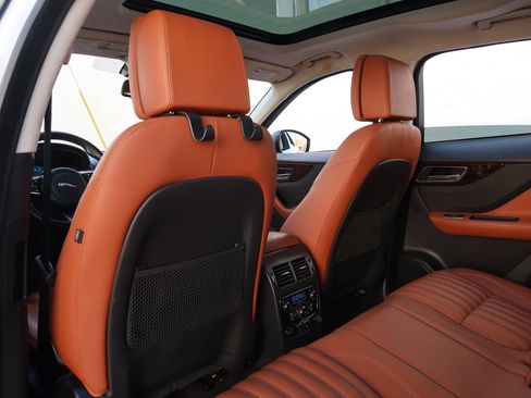 Used 2018 Jaguar F-PACE Portfolio image 40