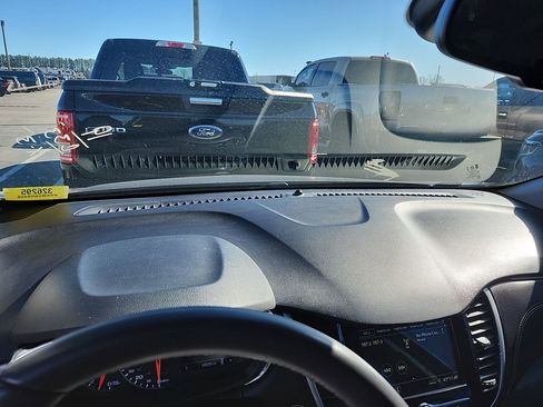 Used 2019 Chevrolet Trax LT w/ LT Convenience Package image 7