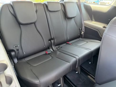 New 2026 Kia Carnival FWD image 23