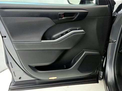 Used 2023 Toyota Highlander L image 22