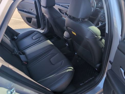 Used 2025 Hyundai Elantra Limited image 15