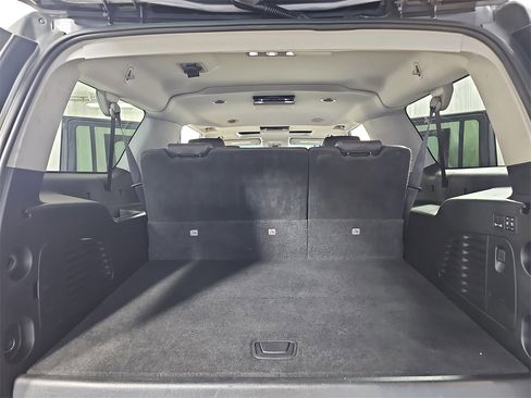 Used 2019 Chevrolet Suburban LT image 17