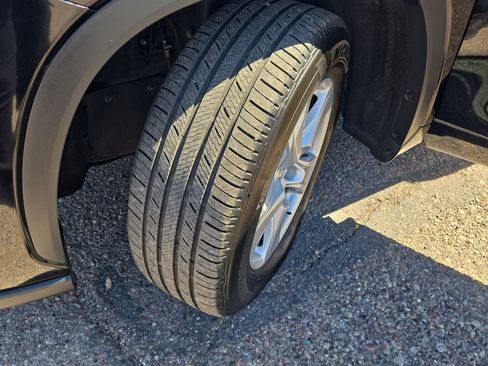 Used 2025 Toyota Highlander LE image 31