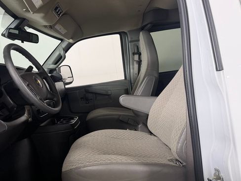 Used 2025 Chevrolet Express 3500 LT w/ LT Preferred Equipment Group RWD image 15