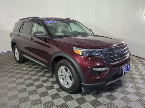Used 2022 Ford Explorer XLT w/ Equipment Group 202A image 2