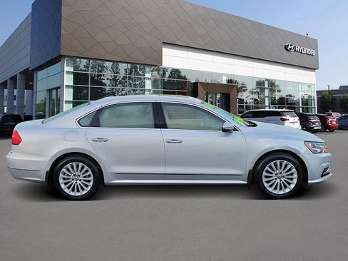 Used 2016 Volkswagen Passat 1.8T SE image 4