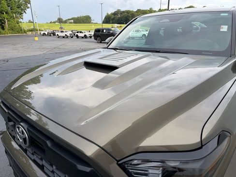 Used 2025 Toyota Tacoma TRD Sport RWD image 18