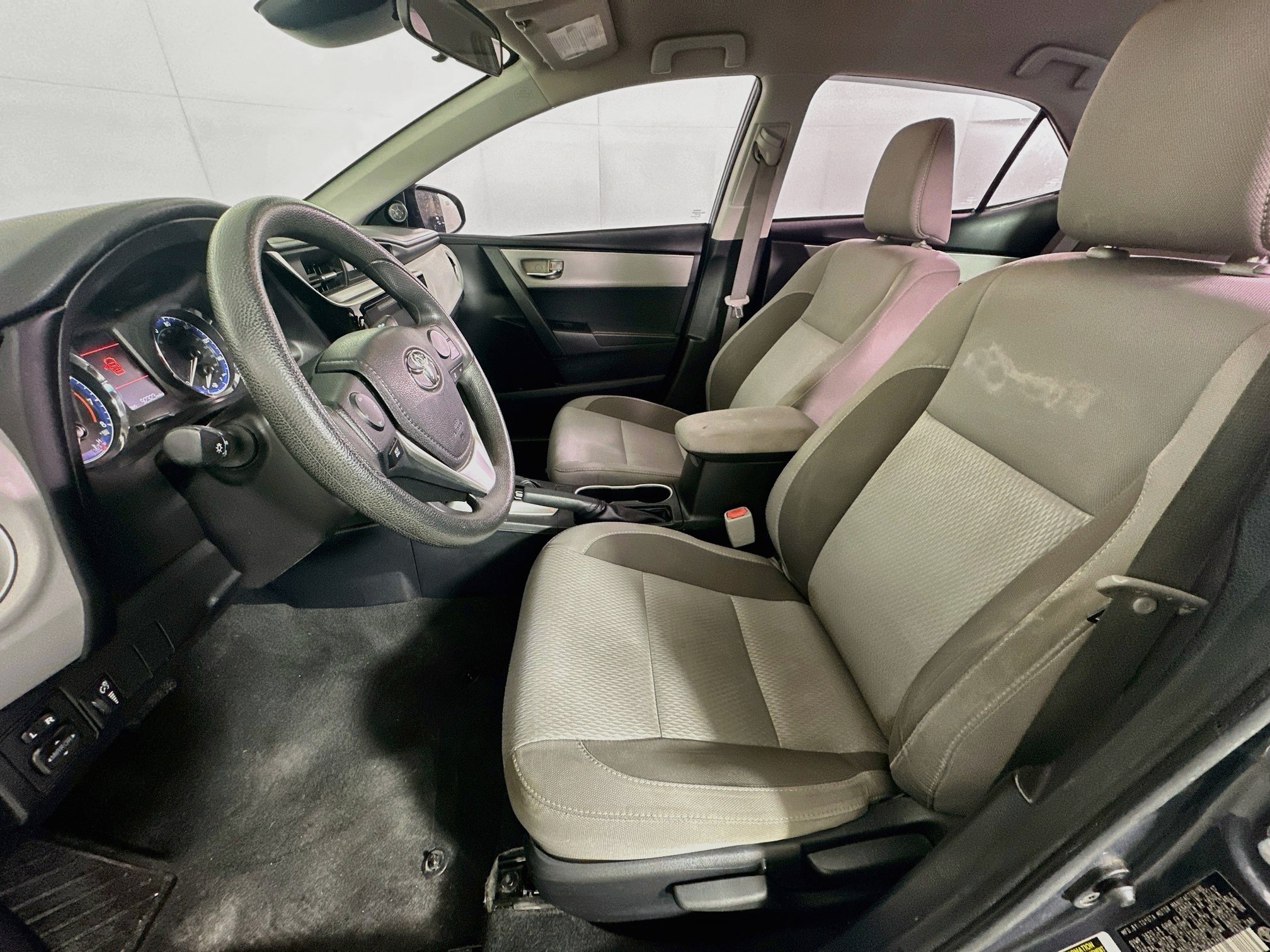 Used 2017 Toyota Corolla LE FWD image 13